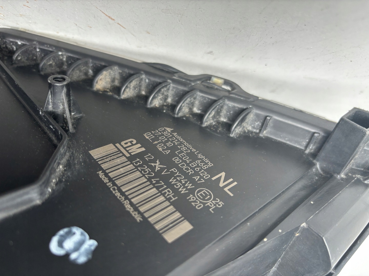 light right REFLEKTOR OPEL ZAFIRA B XENON