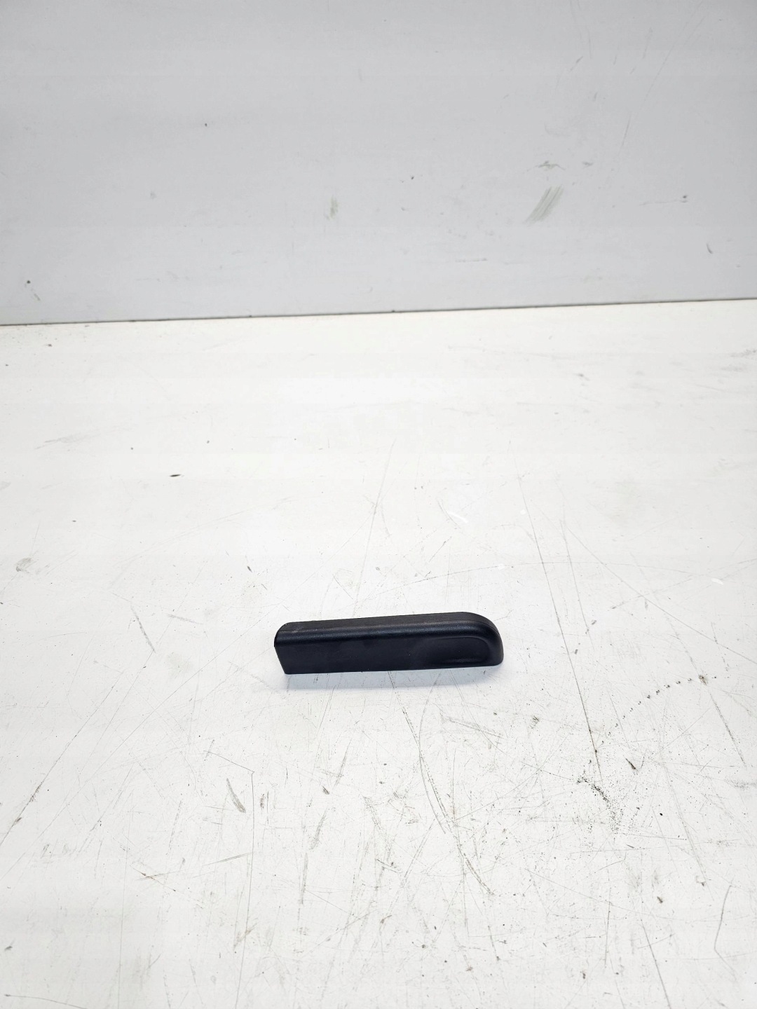 handle seat GORA DOL left AUDI A4 A6 C6 8328335L black