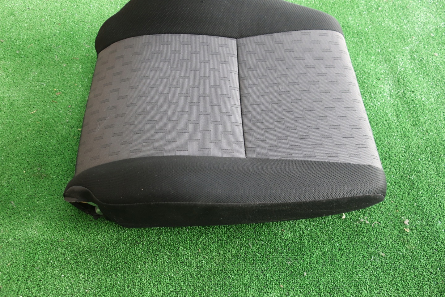 Sitz OPARCIE SUZUKI JIMNY links oder rechts 2010r