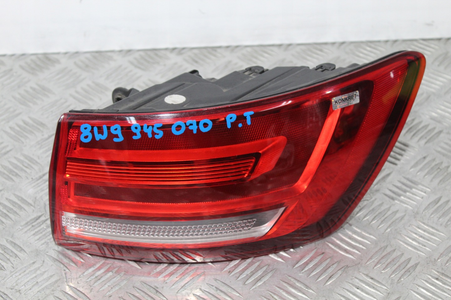 light right rear part AUDI A4 B9 8W0 8W9 8W9945070
