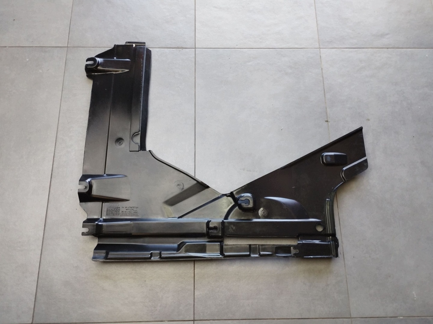 Audi A4 S4 B9 8W cover chassis side 8W0825215E