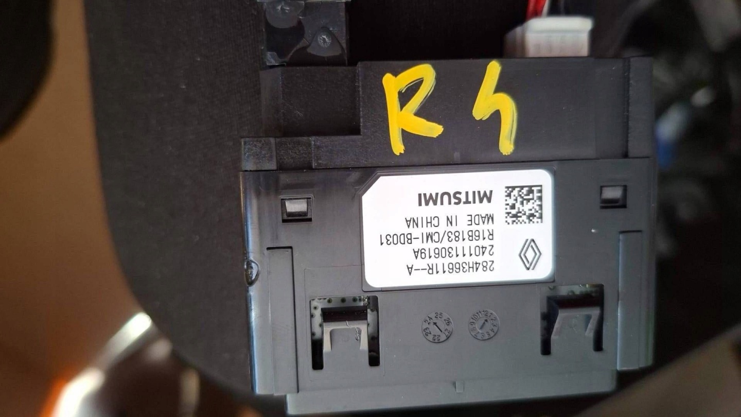 adapter USB Dacia Bigster R1310 Renault 5 284H36611R