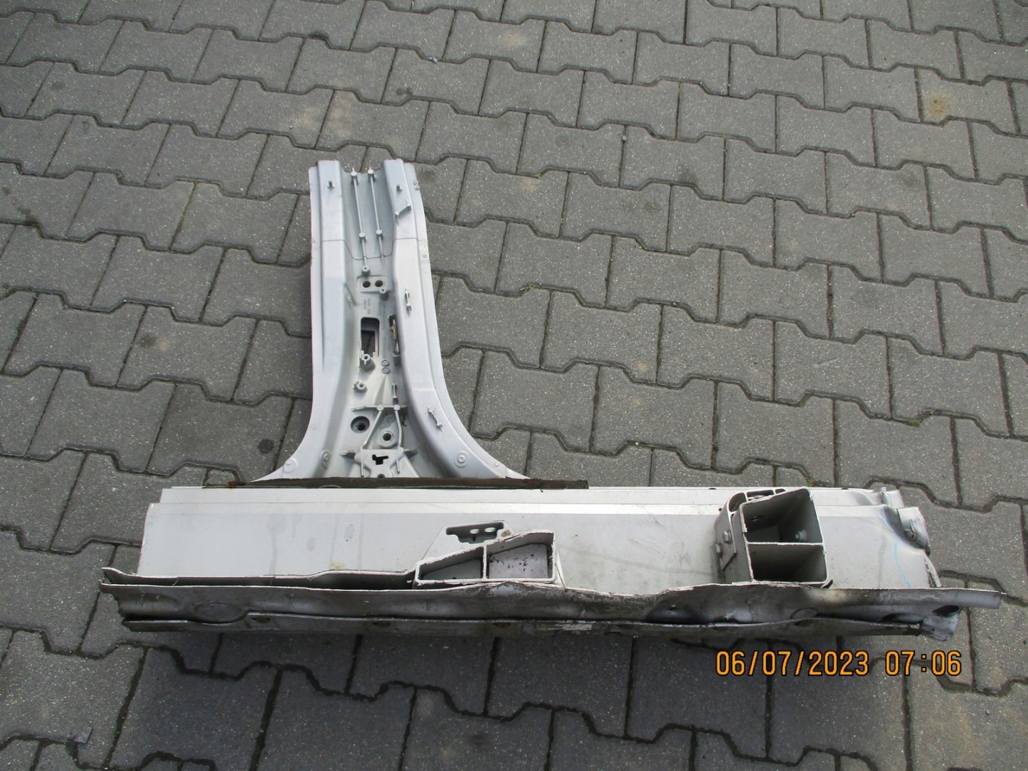 pillar central left AUDI A8 4E0