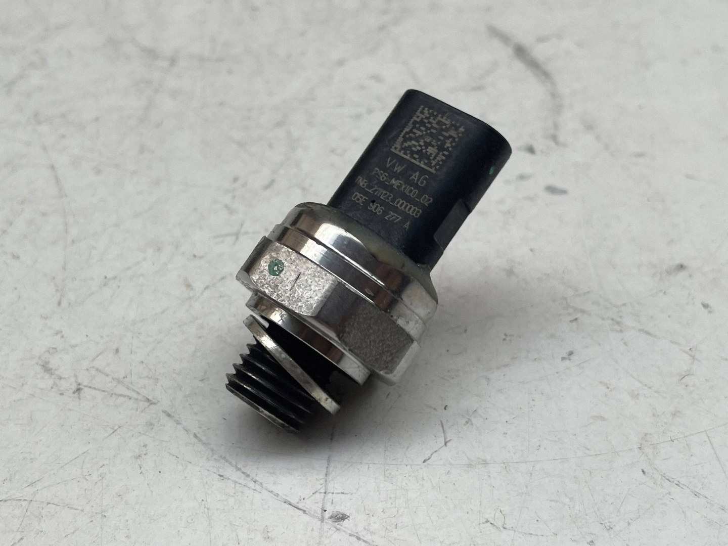 sensore pressione olio Volkswagen Golf VII 05E906277A Originale!