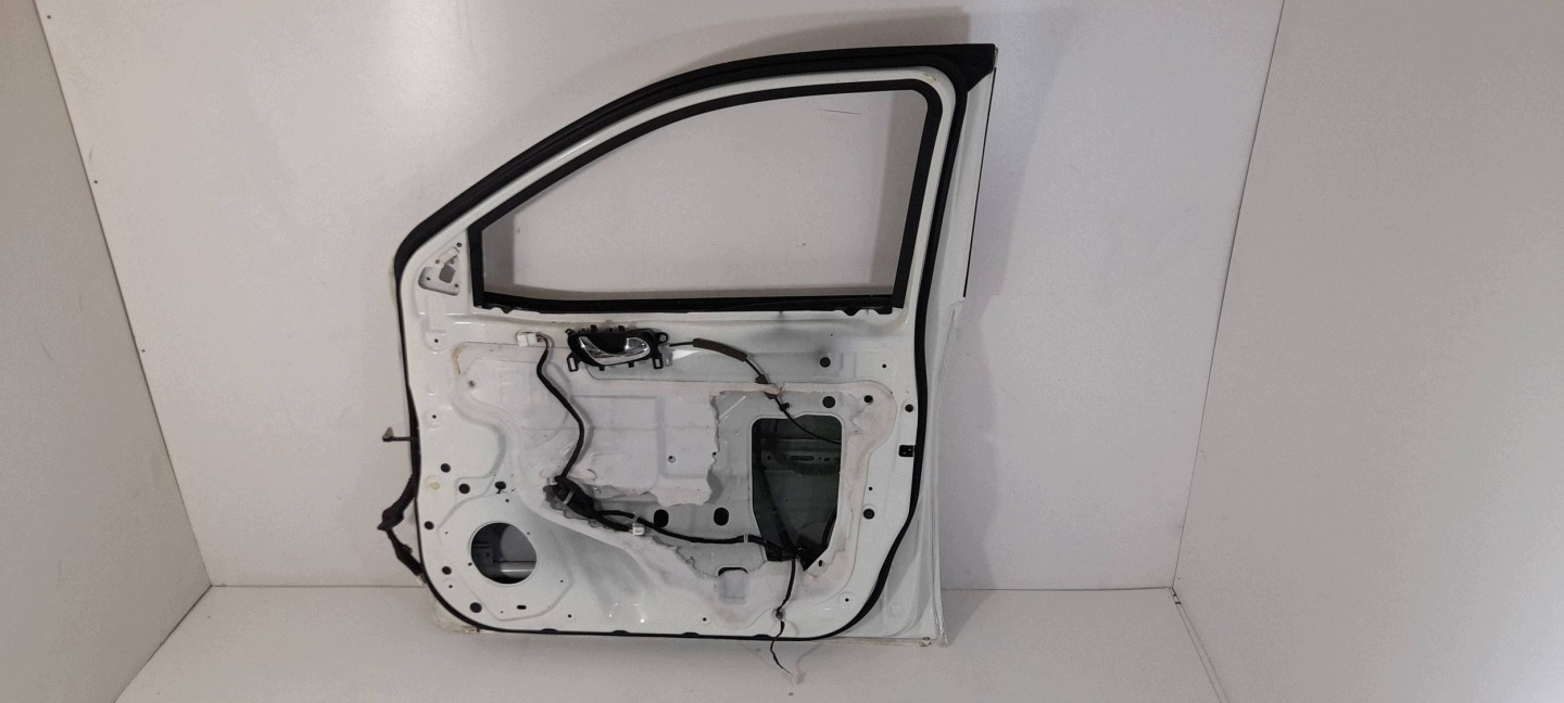 Nissan Navara D23 door front right (T563)
