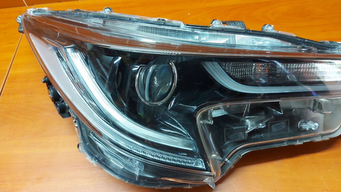 REFLEKTOR light right right front TOYOTA COROLLA E21 KOMBI HB 18