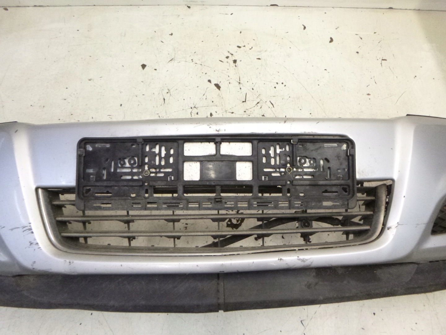 Frontstoßstange Opel Astra H Z176 2005r. 13225746