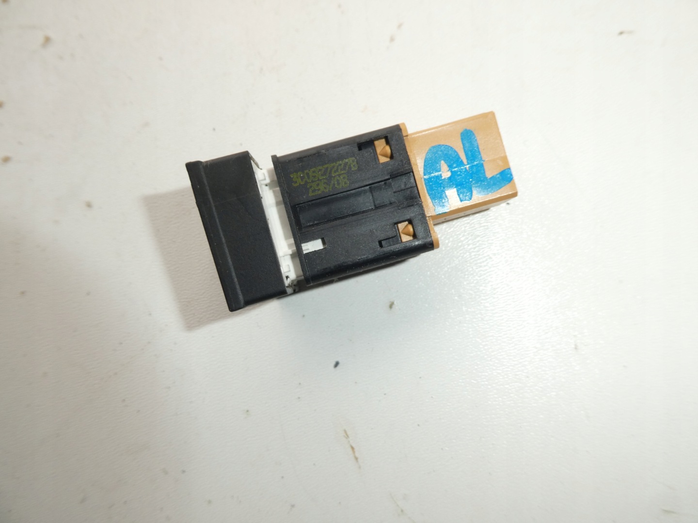 switch AUTO HOLD VW PASSAT B6 3C0927227B