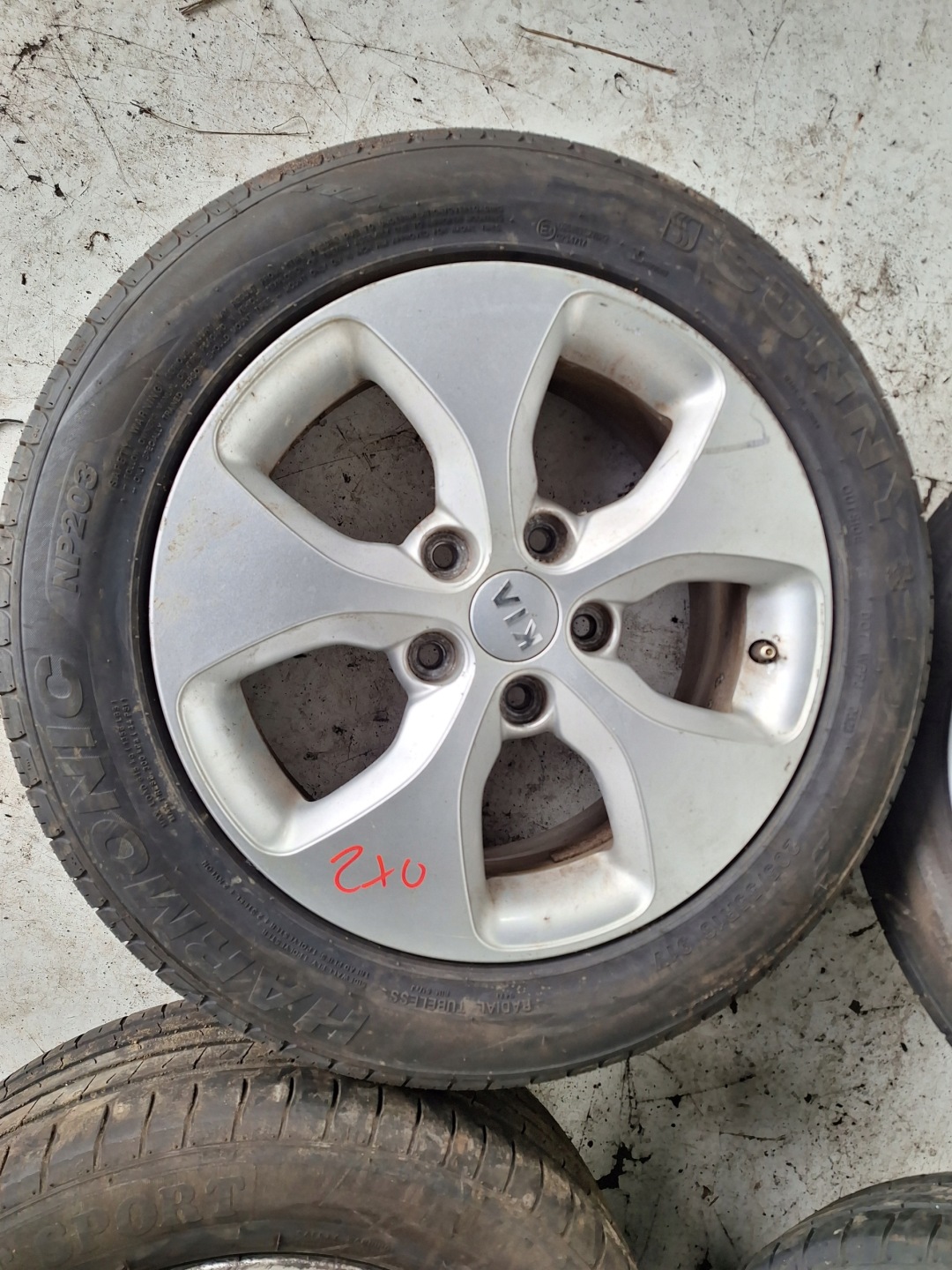 KIA CARENS IV 12-19 discs + tyres 205/55 R16