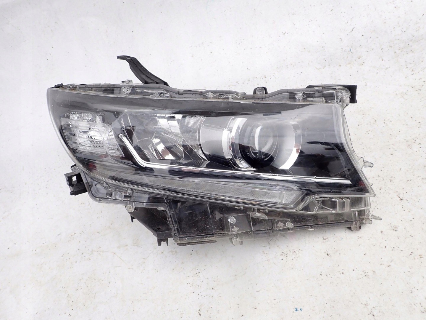 TOYOTA LAND CRUISER 150 18- FULL LED light right