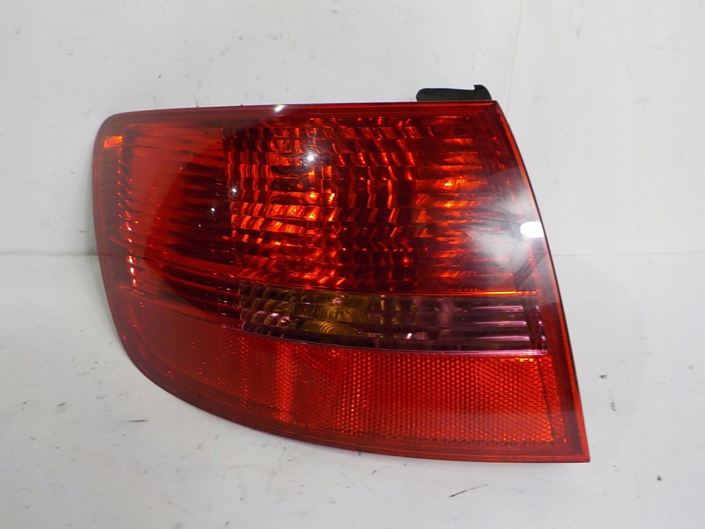 AUDI A6 C6 KOMBI light left rear left rear part 4F5945095D