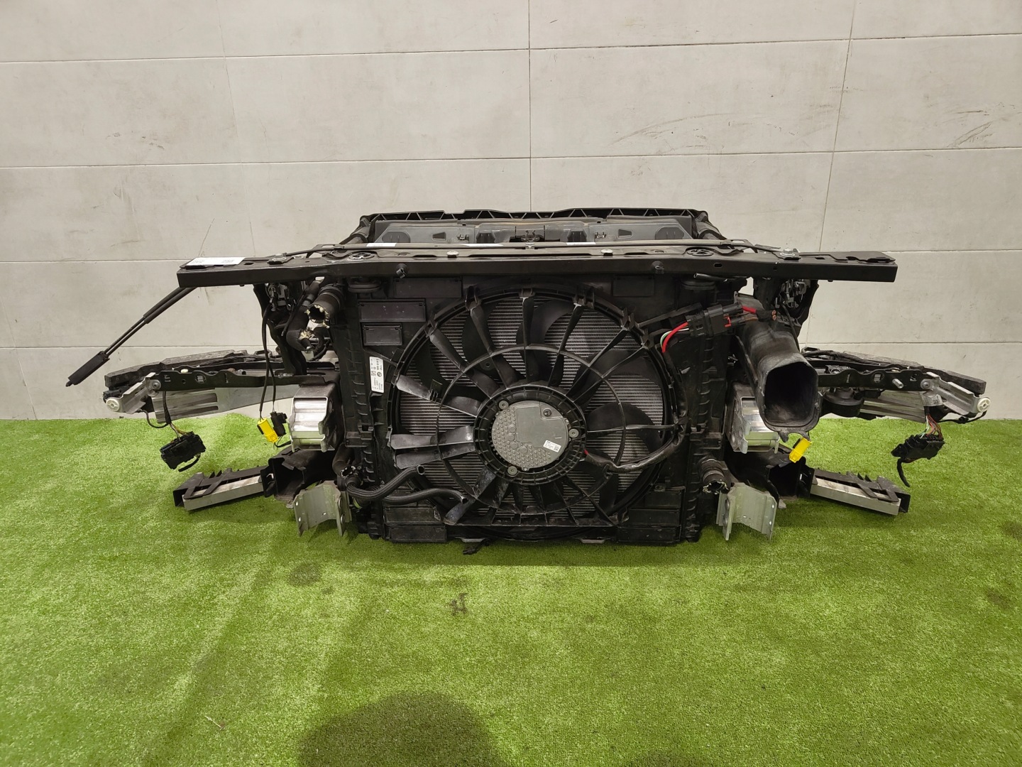 BMW 7 G70 support panel for radiators radiator fan RADAR 750eX