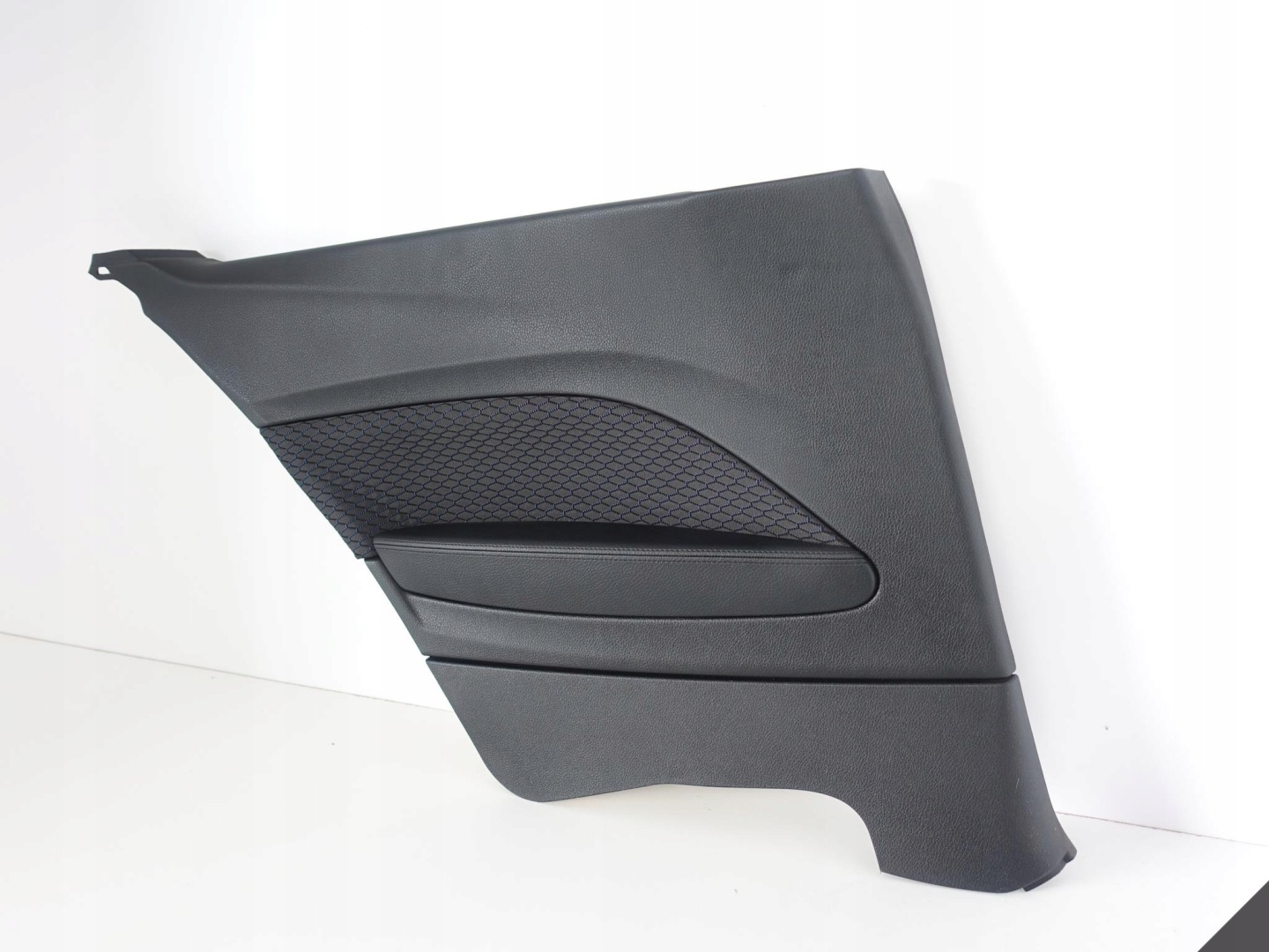 BMW F22 M235 M240 upholstery side left rear part