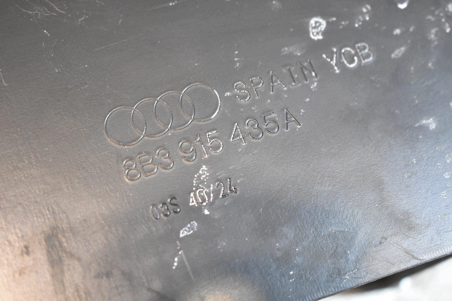IDEALNA fedél plech AKUMULATORA AUDI A5 B10 1