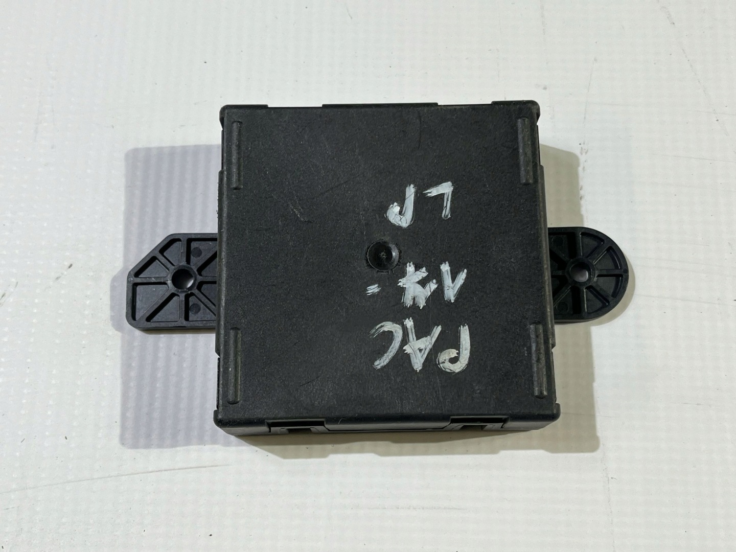 module control unit door front driver´s left side Chrysler Pacifica 2017