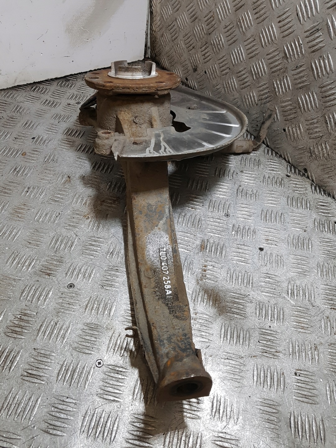 otoč čepu pravý předek AUDI Q7 7L0407258A