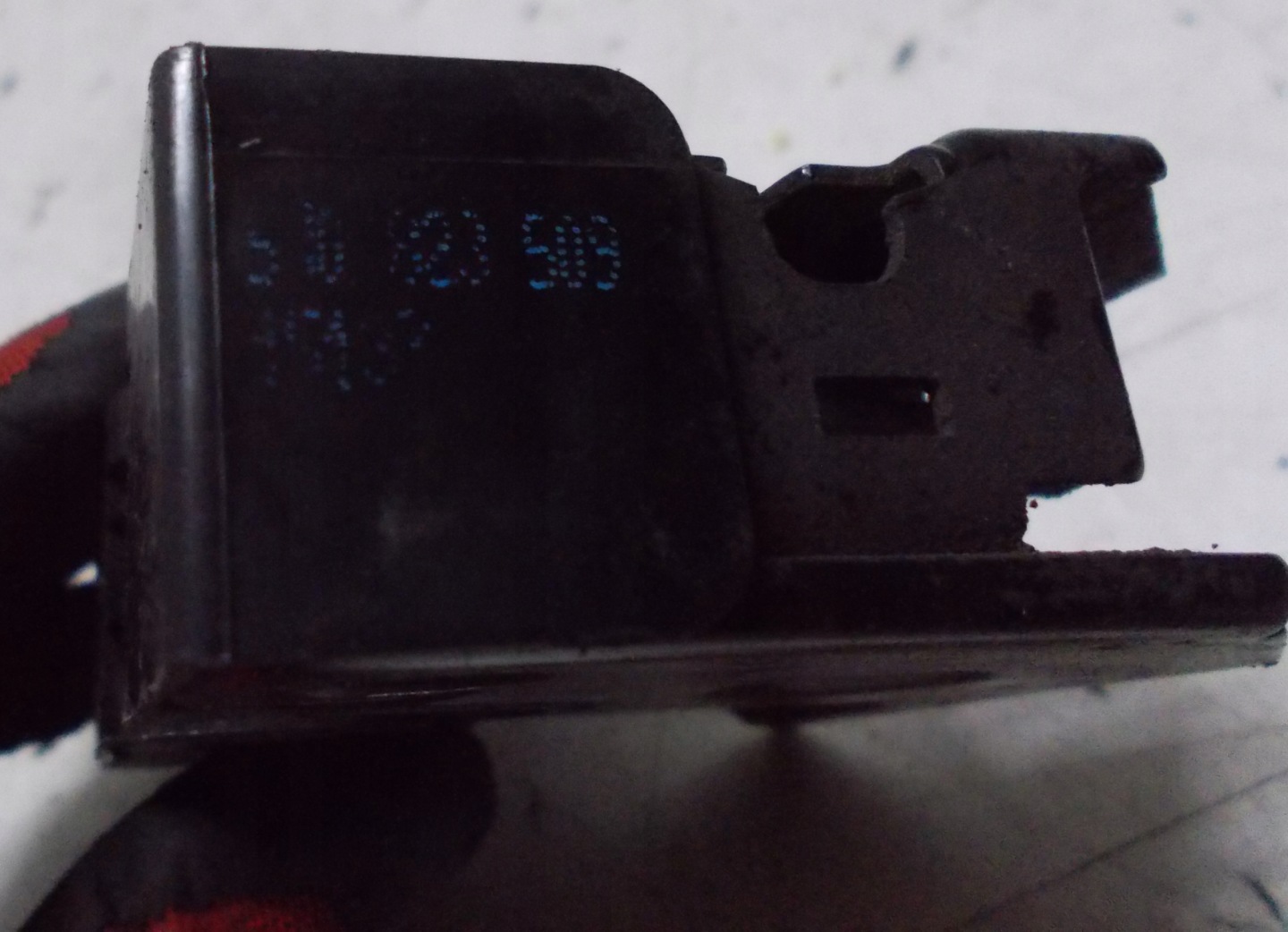 SKODA ROOMSTER 09R bonnet latch lock 5J0823509