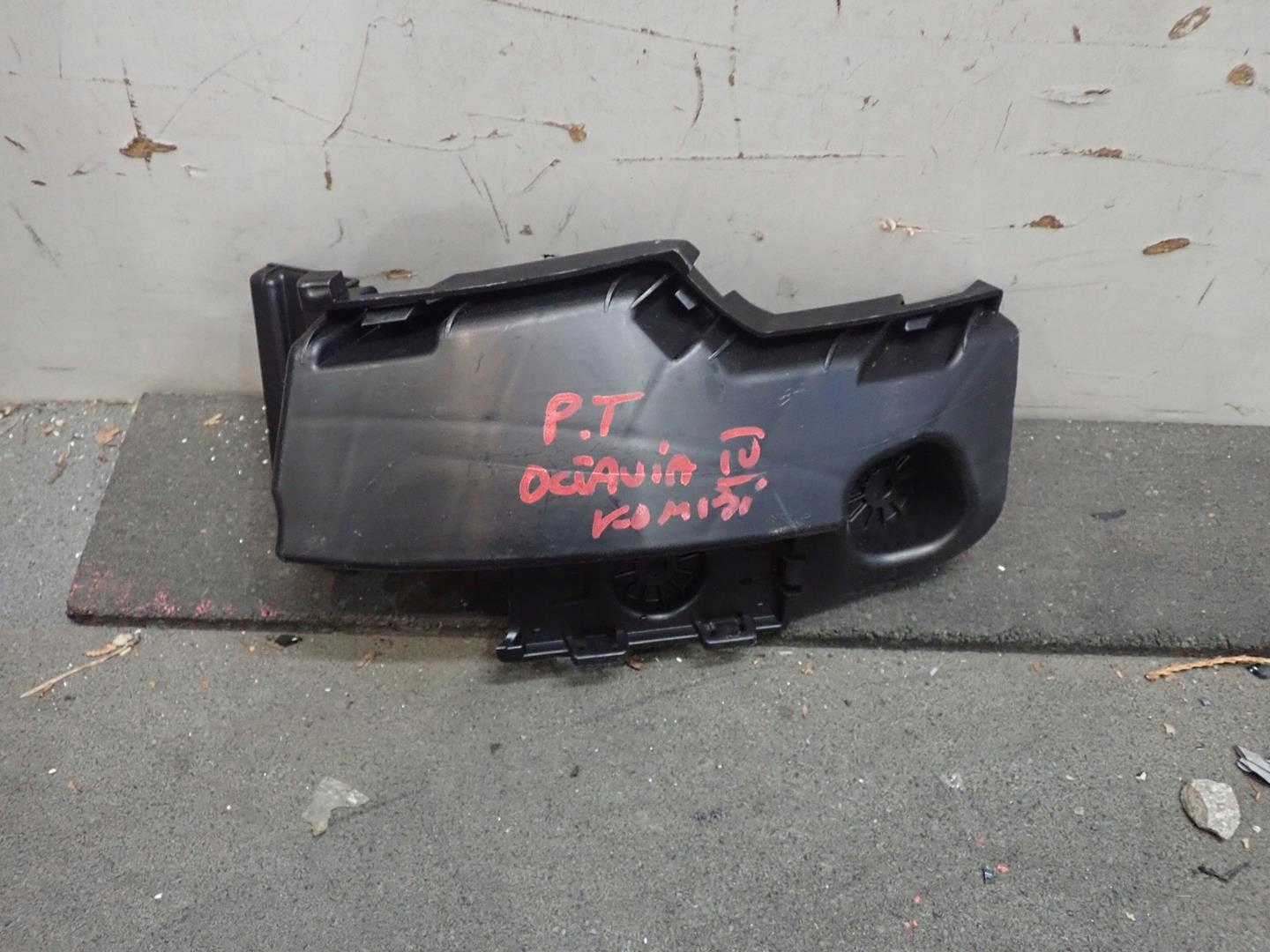 bumper bracket right rear part SKODA OCTAVIA IV 2020- 5E7807378