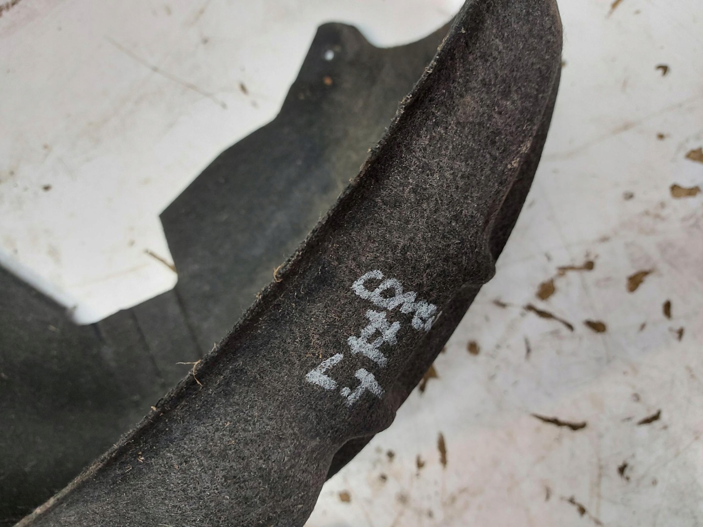 Ford Tourneo Connect III MK3 mudguard left rear part rear.
