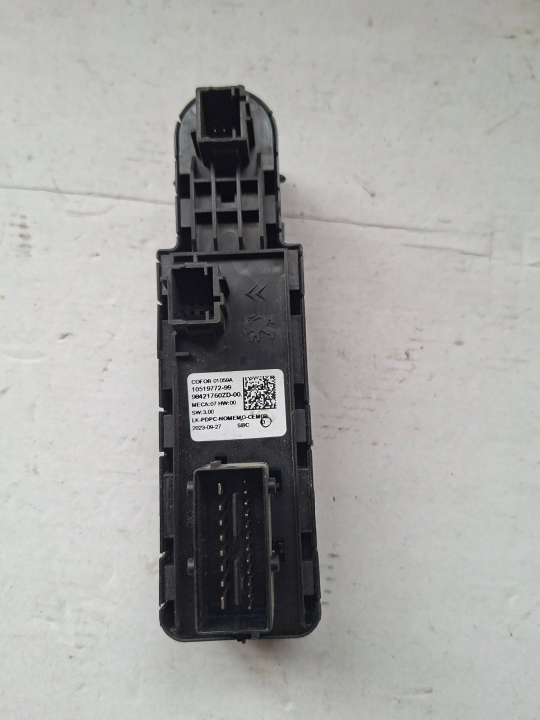 PANEL window control switch of mirrors PEUGEOT 2008 II 98421760ZD