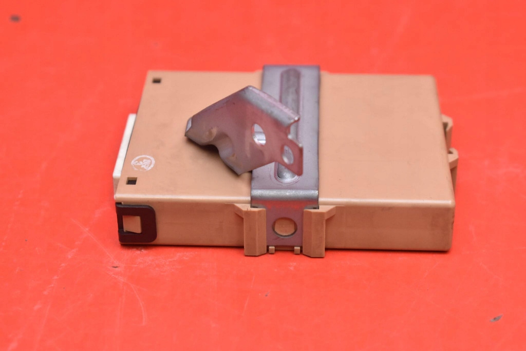 control unit module NETWORK GATEWAY 89111-47050 TOYOTA PRIUS 2 II XW20 03-11