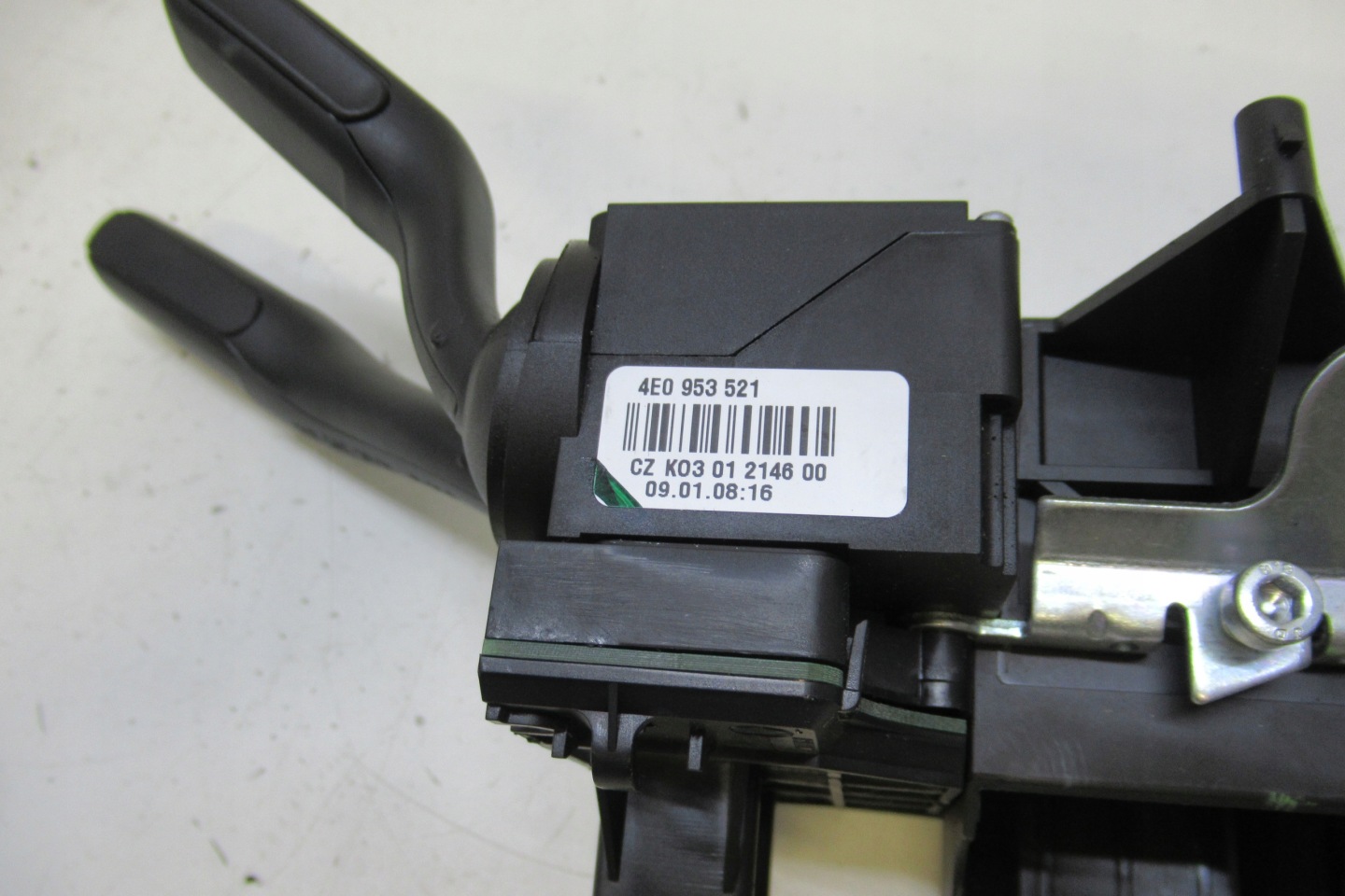 AUDI A6 C6 08R steering wheel levers and controls 4F0910549A