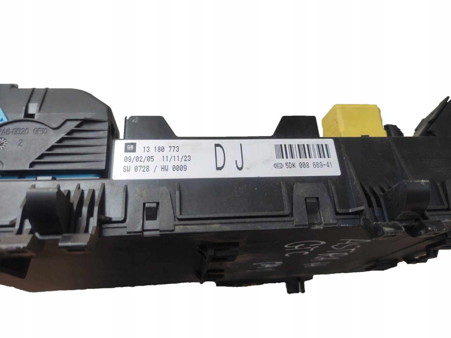 Module fusibles OPEL Astra H GTC 1.9 CDTI