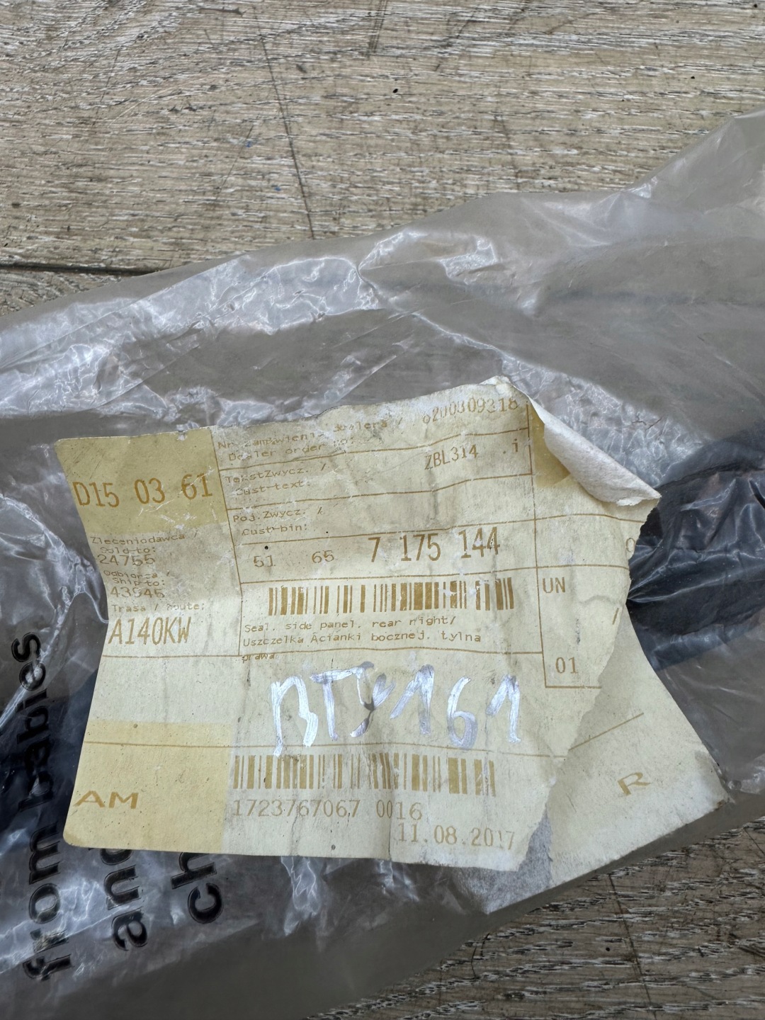 Bmw X5 E70 Front Right Side Panel Rear Seal 51657175144 7175144 Original