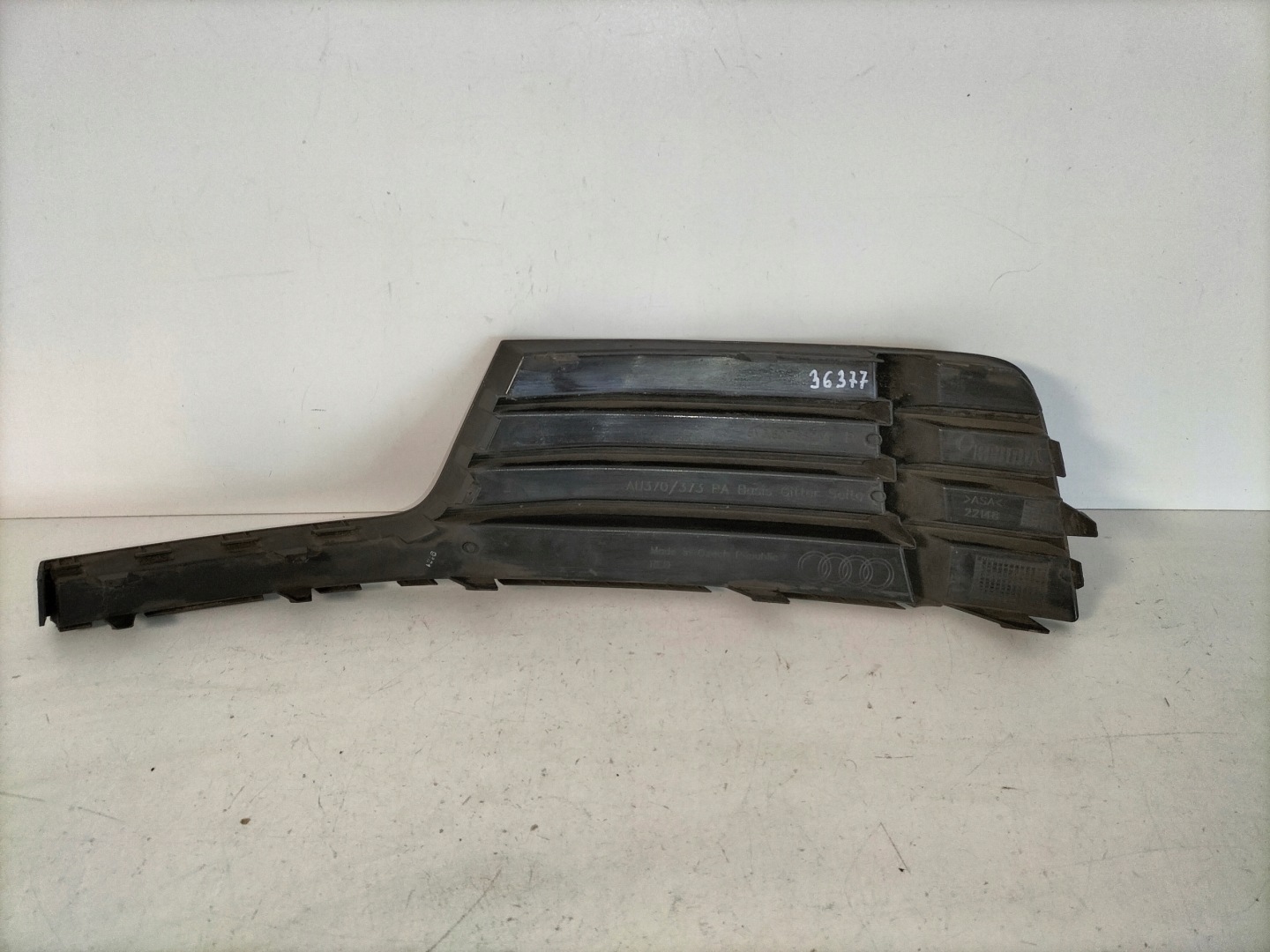 grille grid of a bumper front right AUDI A3 8V LIFT 16- HB