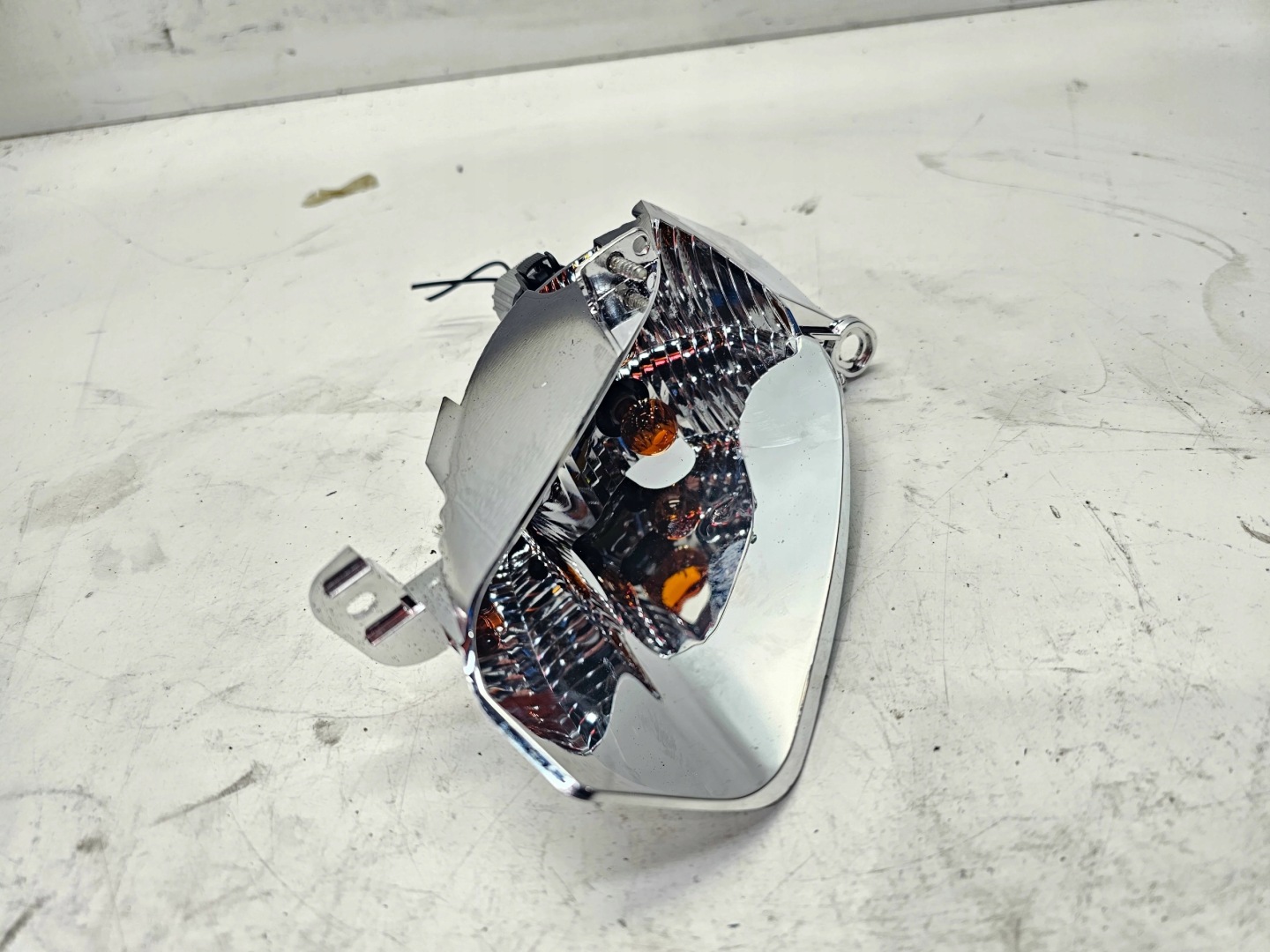 ODBLYSNIK REFLEKTORA left front AUDI A6 C7 2011-14 174842-01