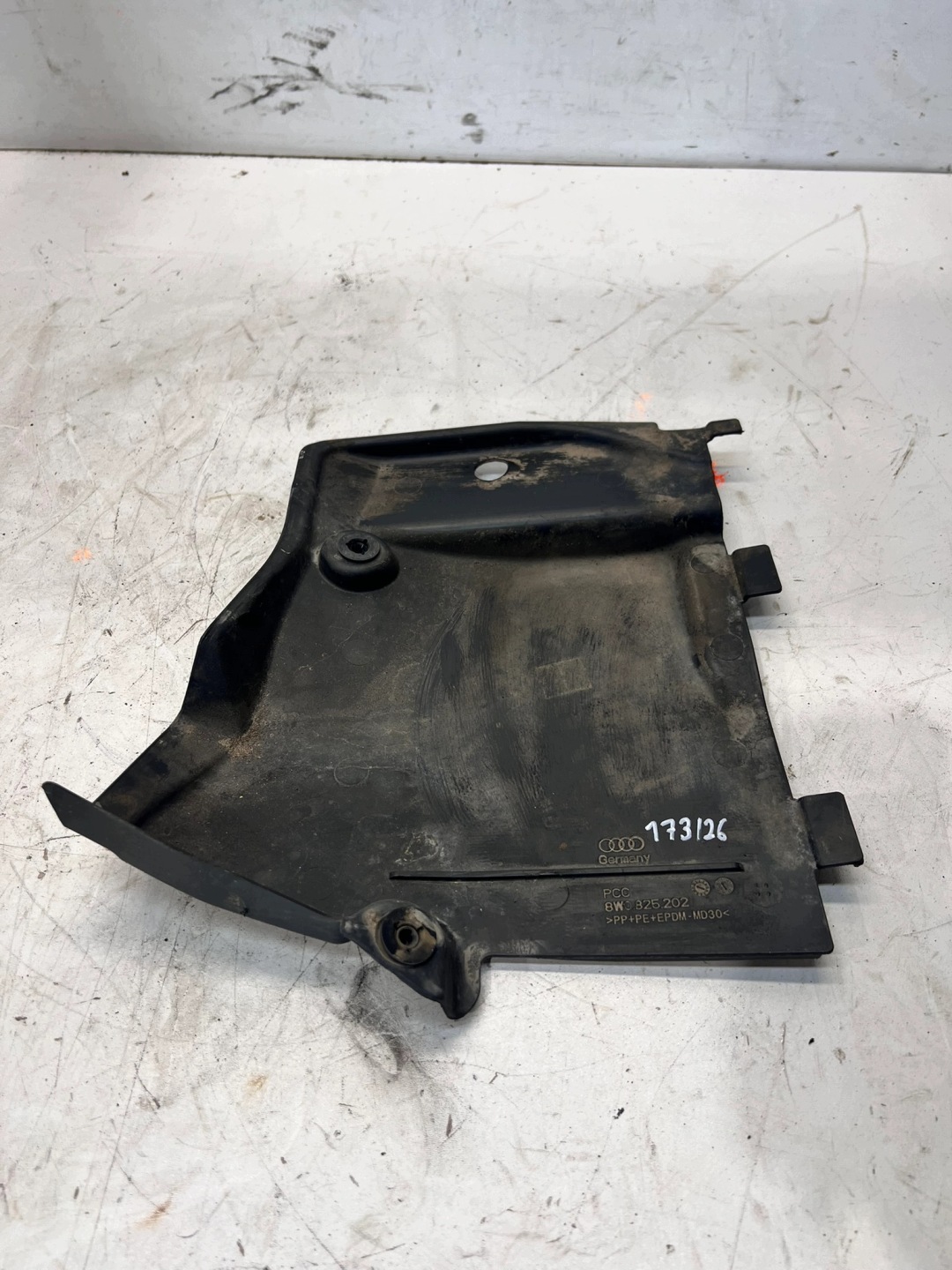 cover chassis right front small AUDI A4 B9 A5 8W 8W0825202 173/26