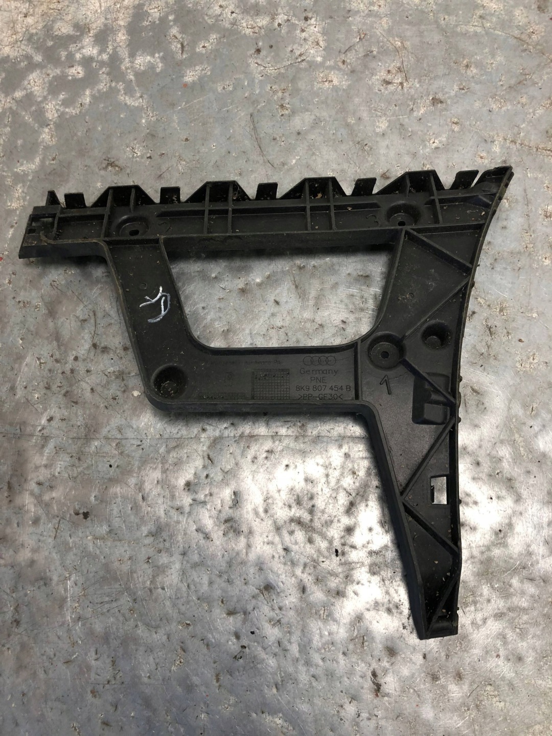 bumper bracket right rear part AUDI A4 B8 LIFT KOMBI 8K9807454B