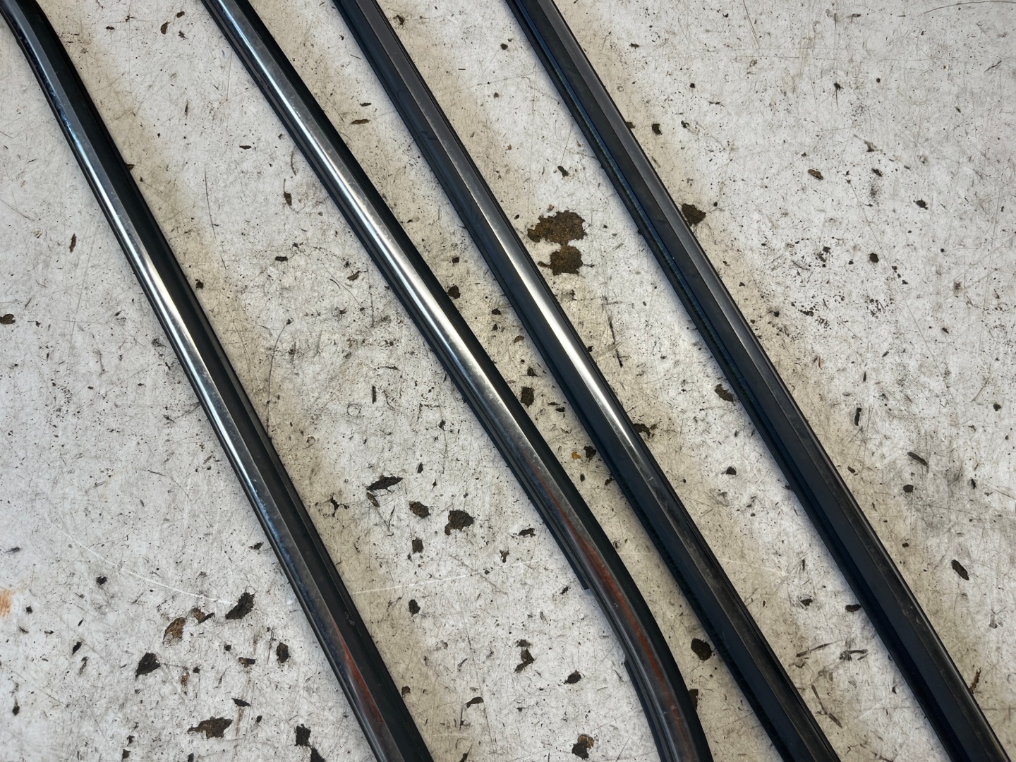 OPEL CORSA E moulding dust door left front left CHROM 1 SZTUKA
