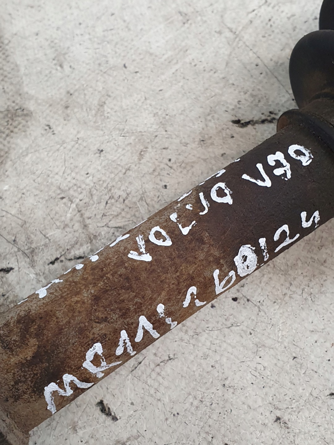 semi-axis left VOLVO V70 II 2.5T 03r.