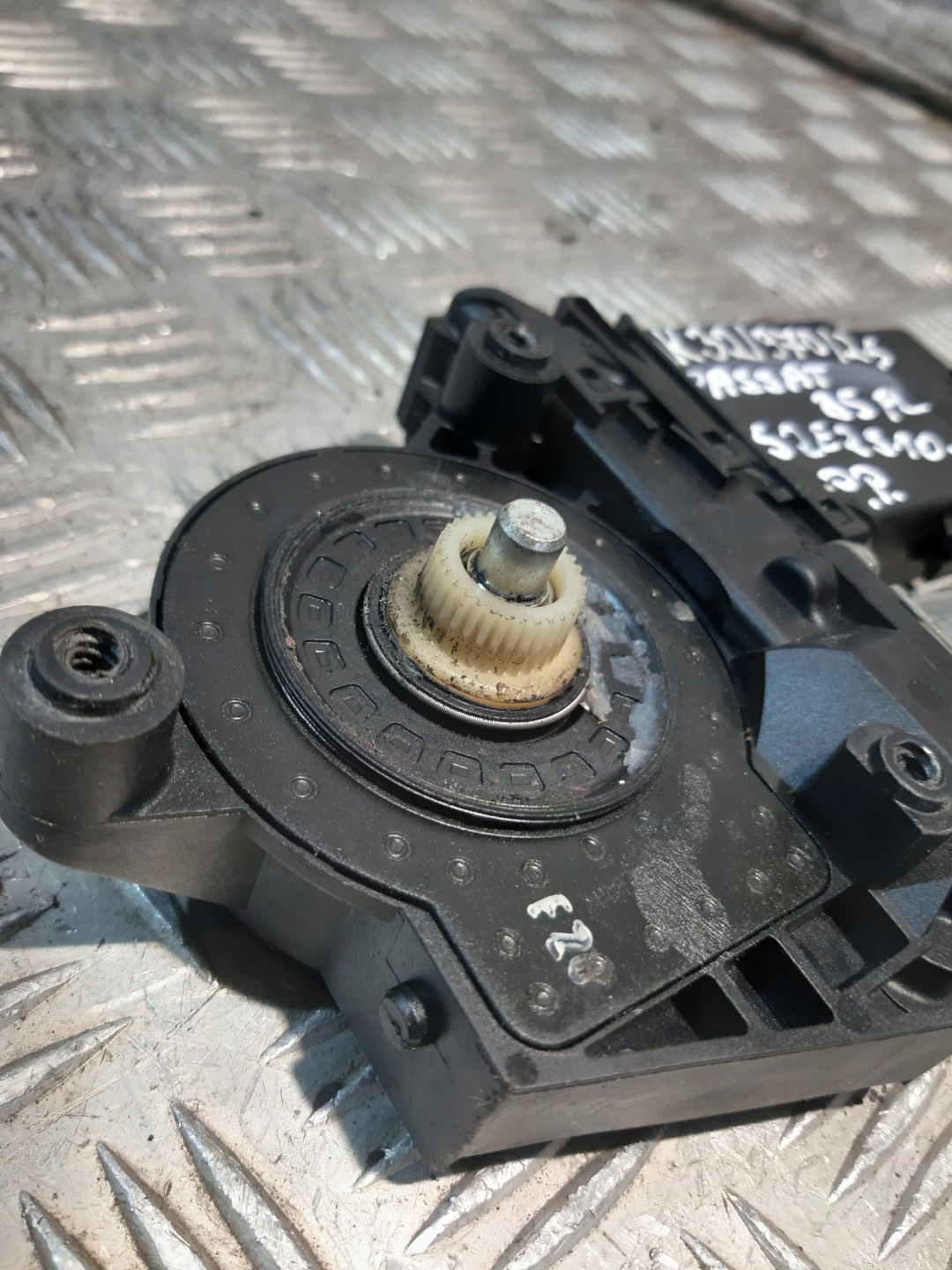 mini motor PODNOSNIKA windows right front VW PASSAT B5 FL 3B4837752LB BROSE