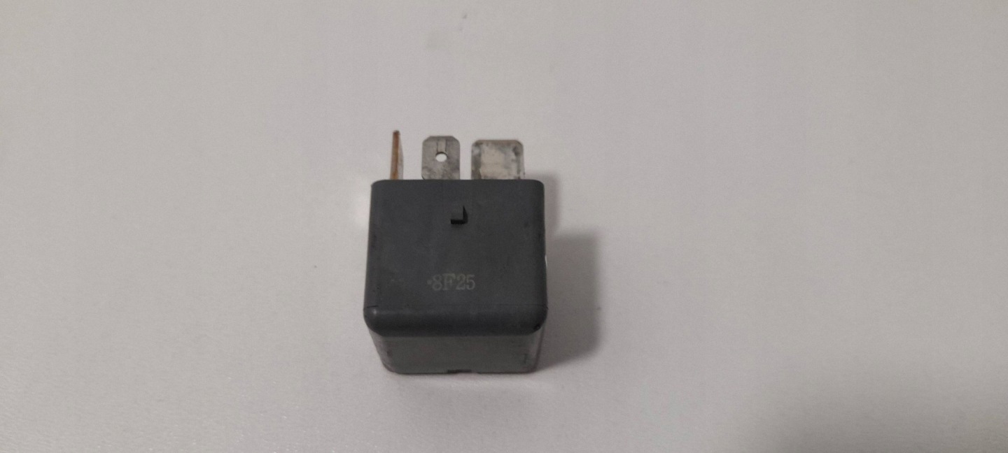 Toyota Corolla E12 / Lexus relay 9008087030 (P395)