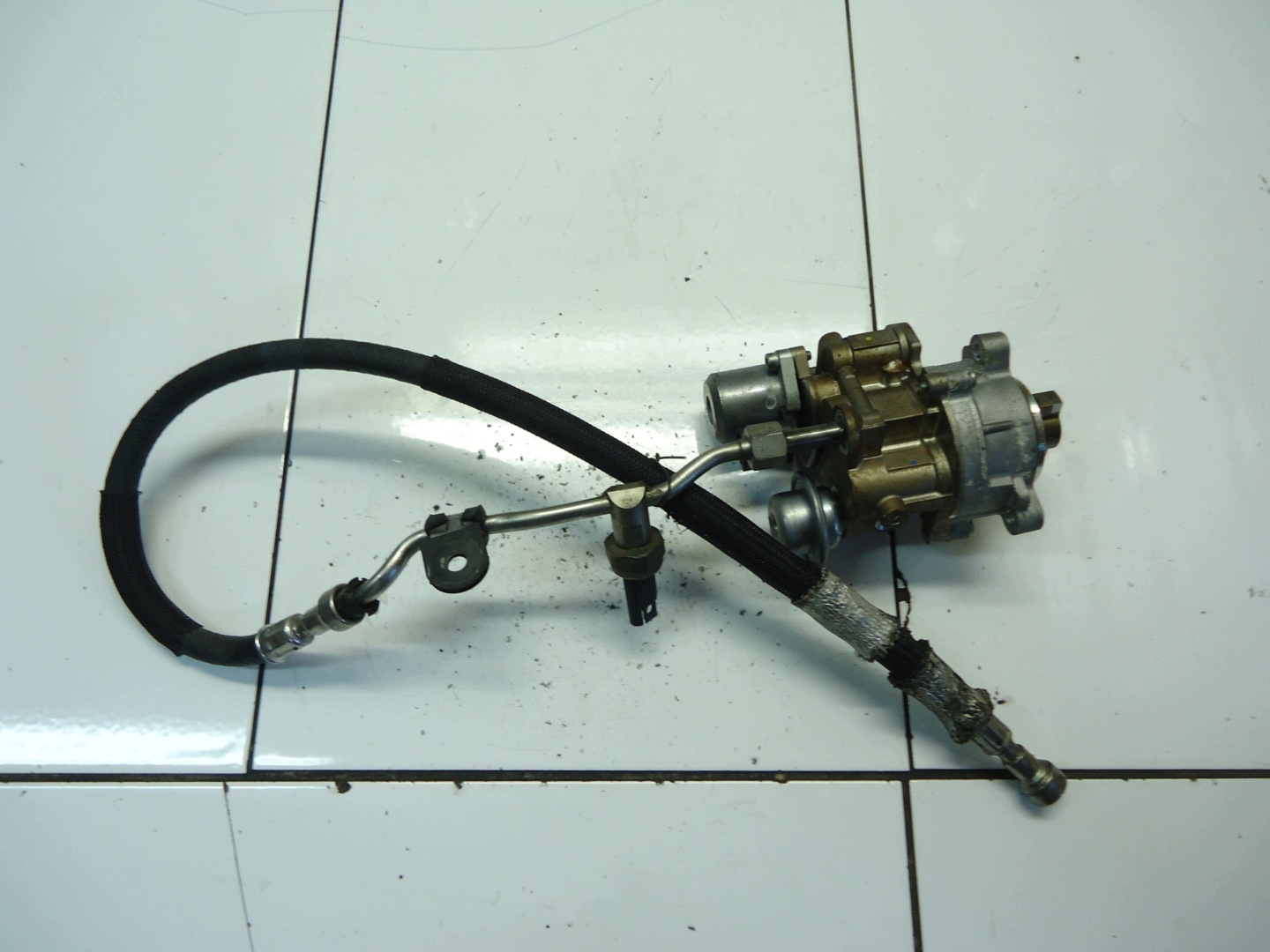 BMW E60 2.5 N53B25 injection pump 7613933