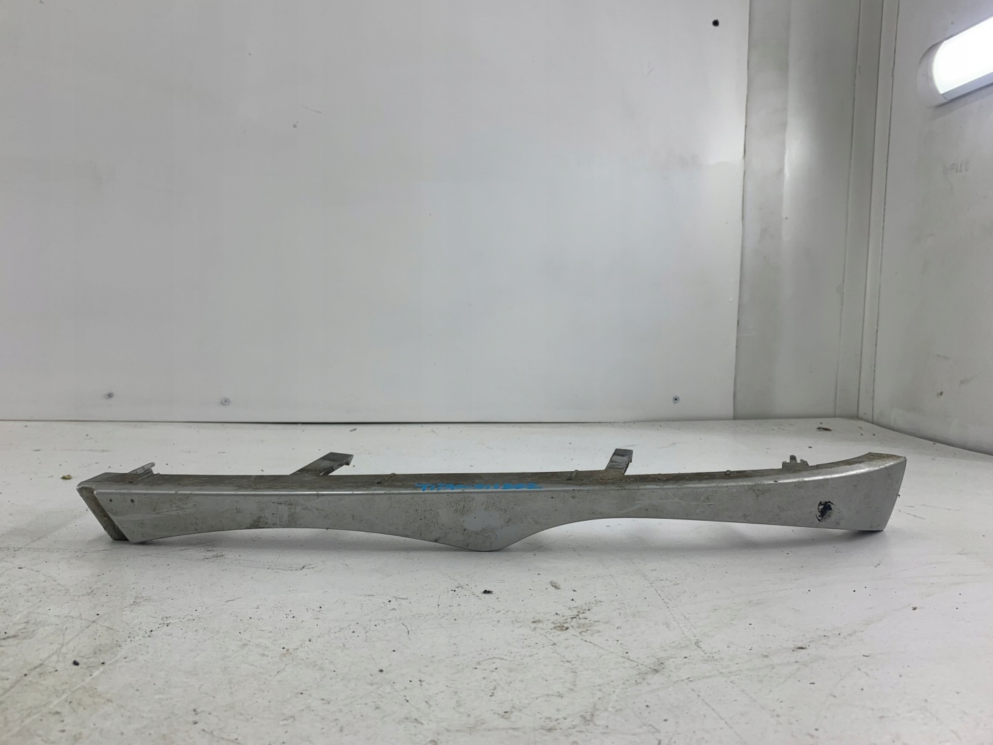 BMW E46 moulding below LAMPE right TITANSILBER 7030554