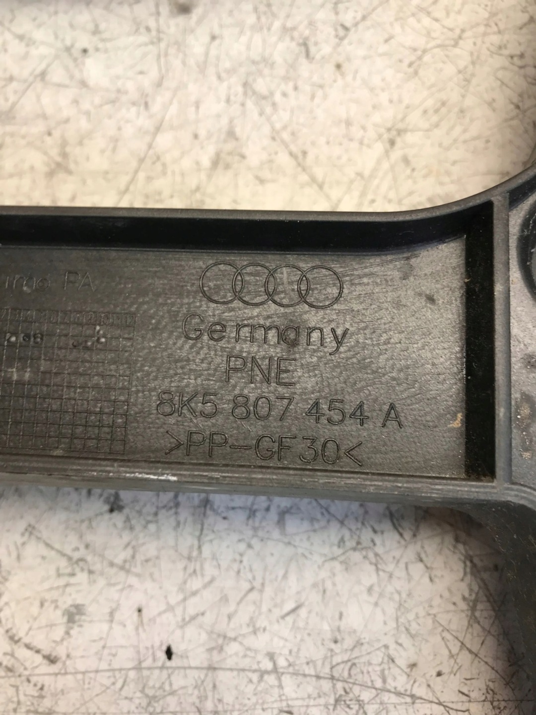 bumper bracket right rear part AUDI A4 B8 sedan 8K5807454A