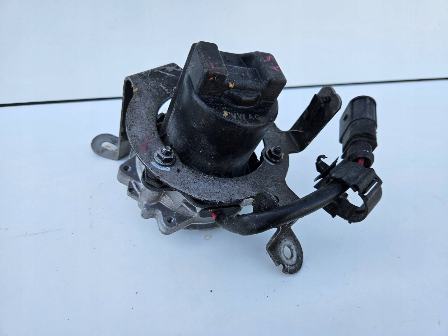 Audi A3 8V 04e959231a pump air wtornego