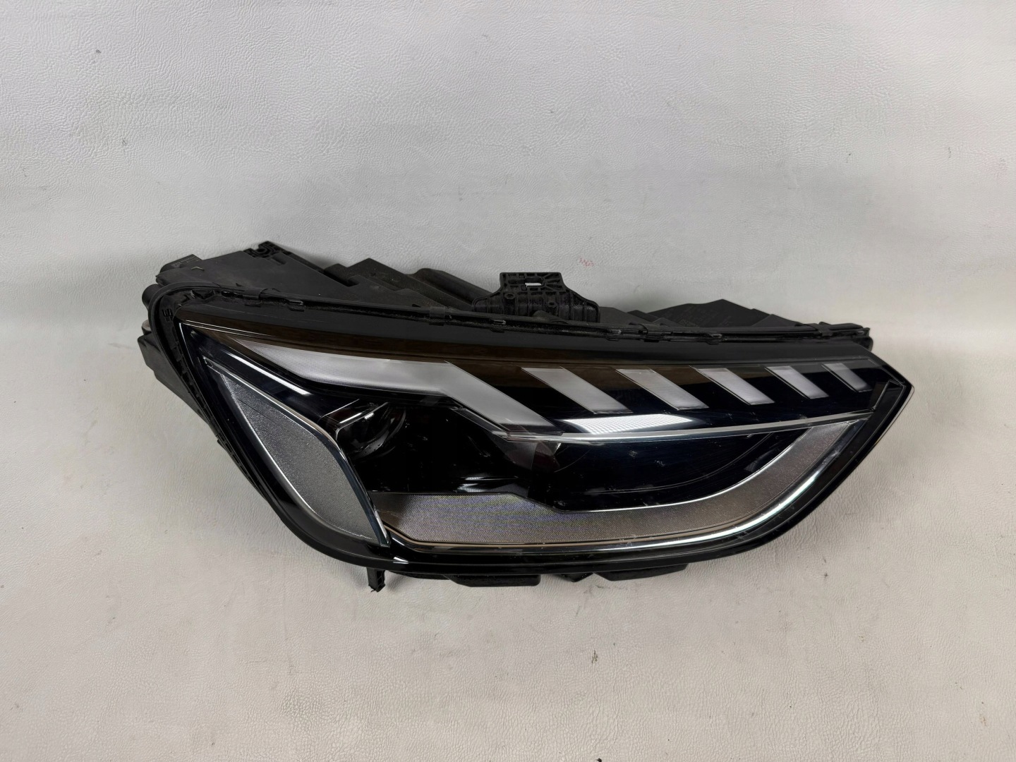 Audi A4 8W B9 19- Lift Full led light right front front