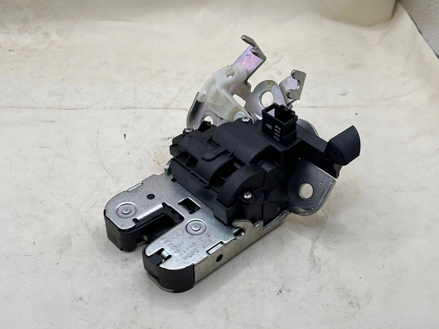 lock bonnet boot Audi A4 S4 B8 8K 8K9827505A !J