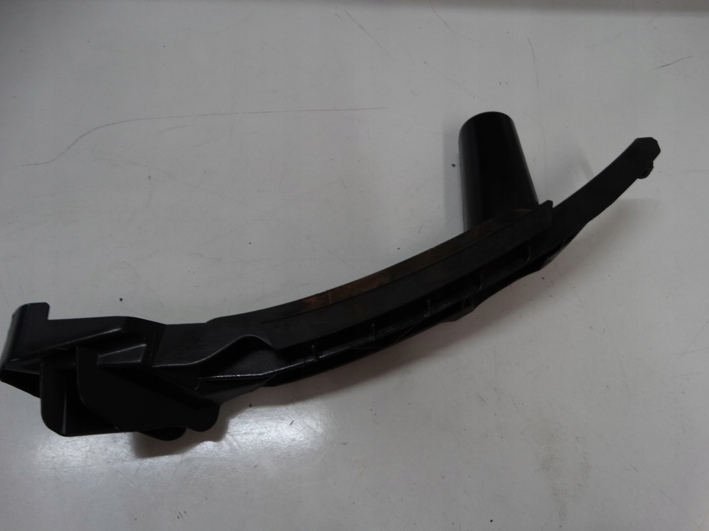 držák nárazníku levý předek VW GOLF V 1K0807889