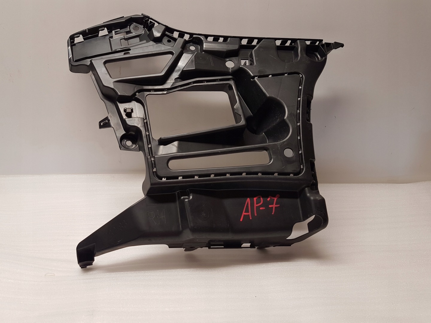 bumper bracket right rear part BMW M4 G82 M4 G83 8074728