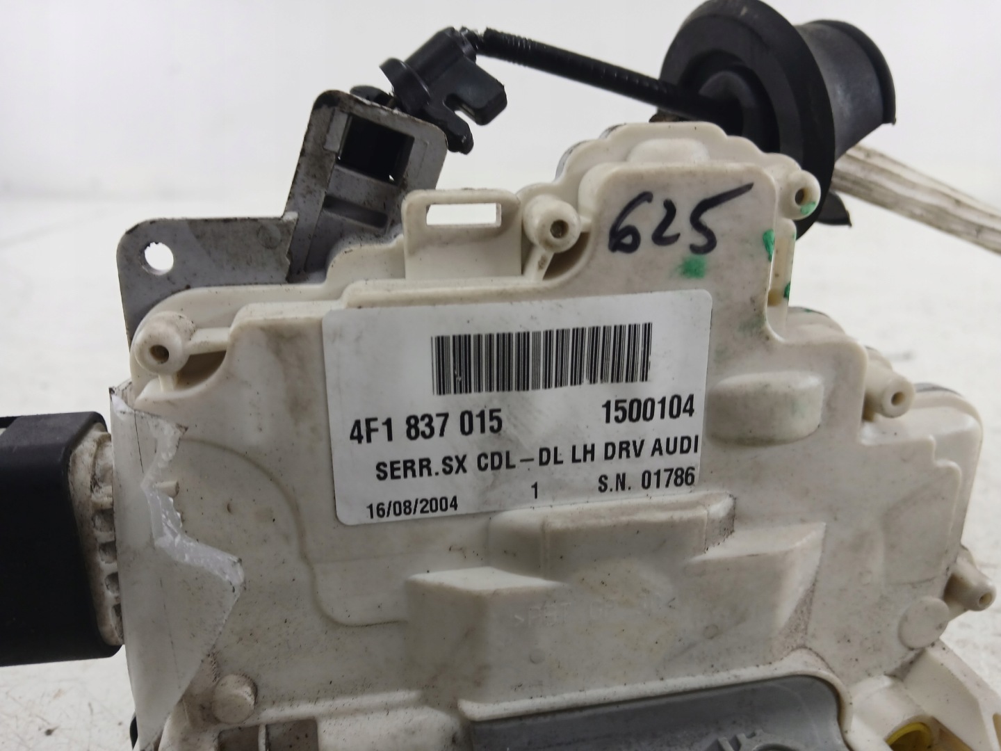 AUDI A6 C6 A3 8P lock door left front 4F1837015