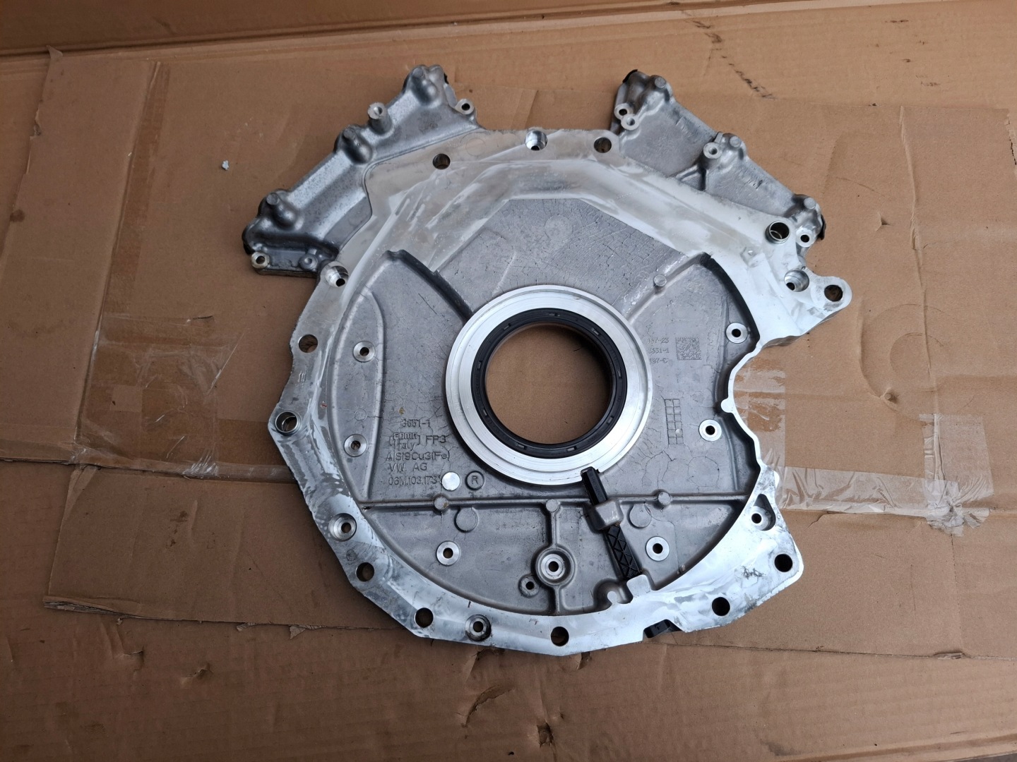 Couvercle carter distribution AUDI RS6 C8 23r 4K 06M103173R
