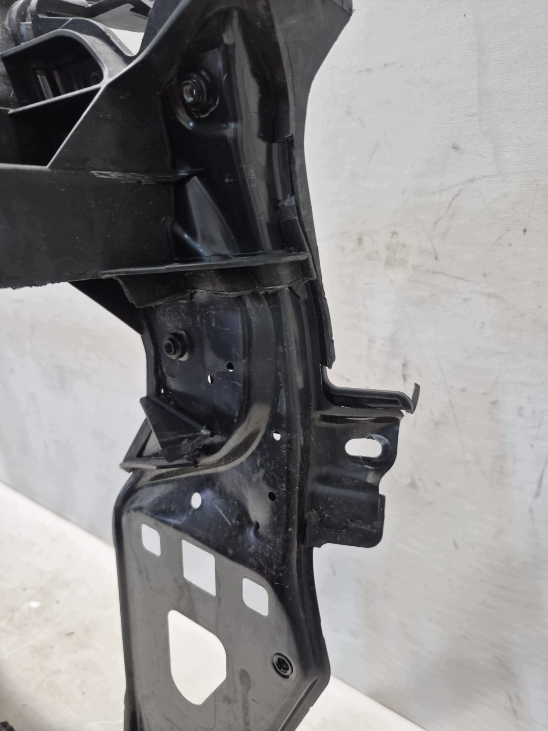 AUDI Q5 III 8MA 24- front body wall front pillar iron 8MA805594