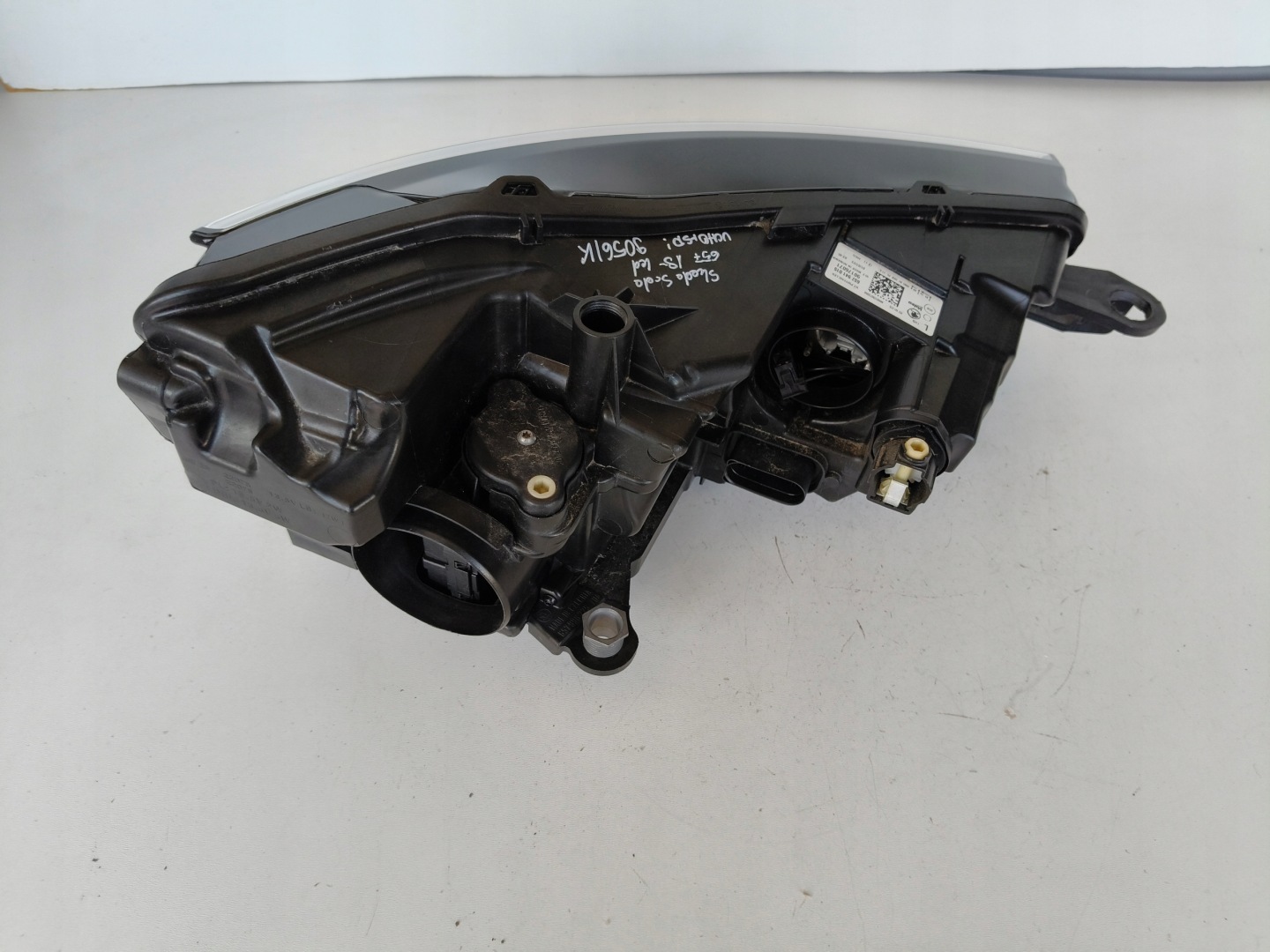 Licht links REFLEKTOR SKODA SCALA 657 18- LED