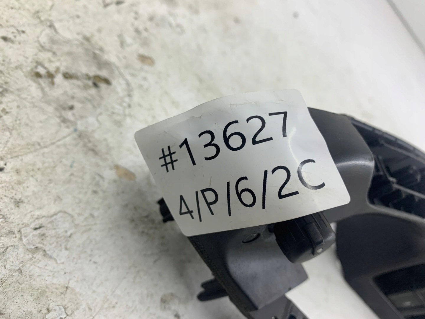 AUDI A6 C6 PANEL of the window left front handle