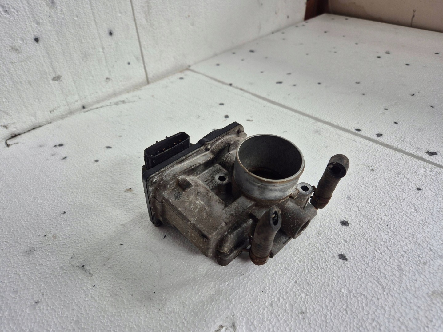 throttle flap 85LA-1820 Opel Agila B 10